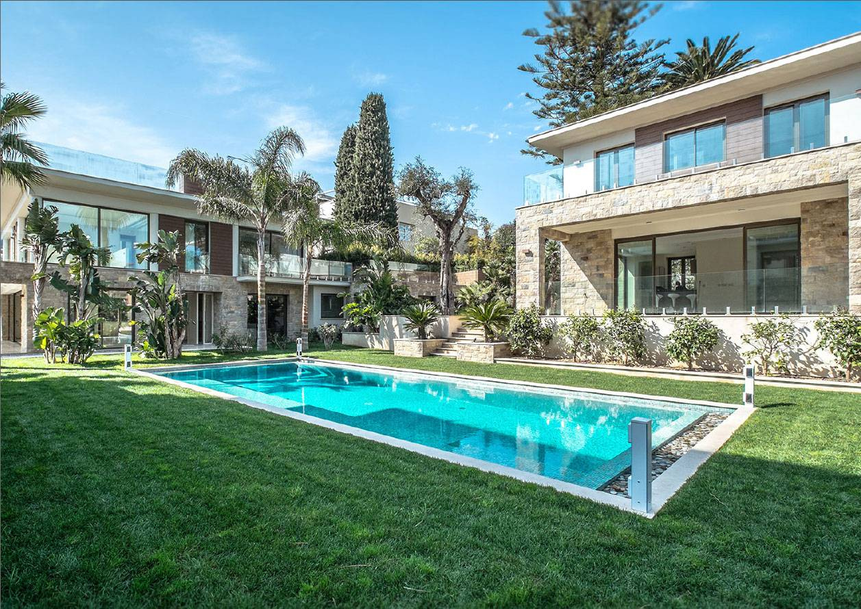 Продажа и аренда имения из 3х вилл на Cap Ferrat
