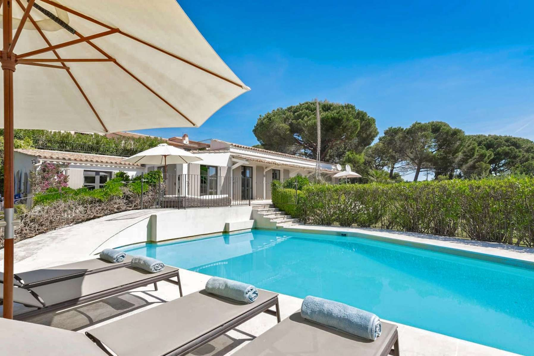 Rent onelevel villa  in Saint Tropez