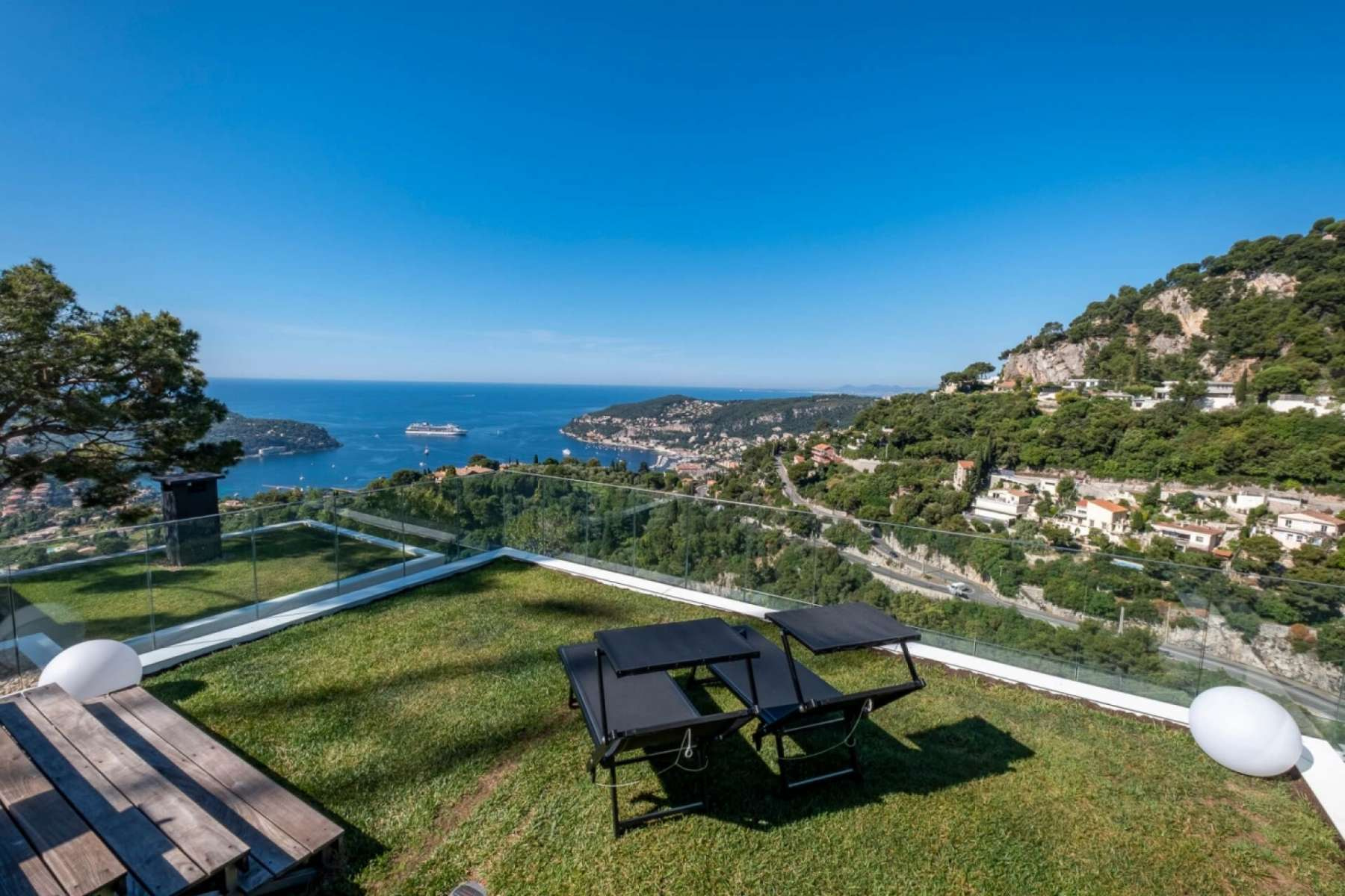 Villa in Villefranche-sur-Mer with Breathtaking Sea View