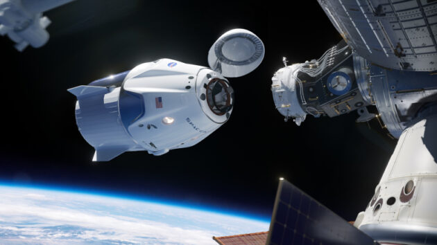 SpaceX отправит туристов на Международную космическую станцию