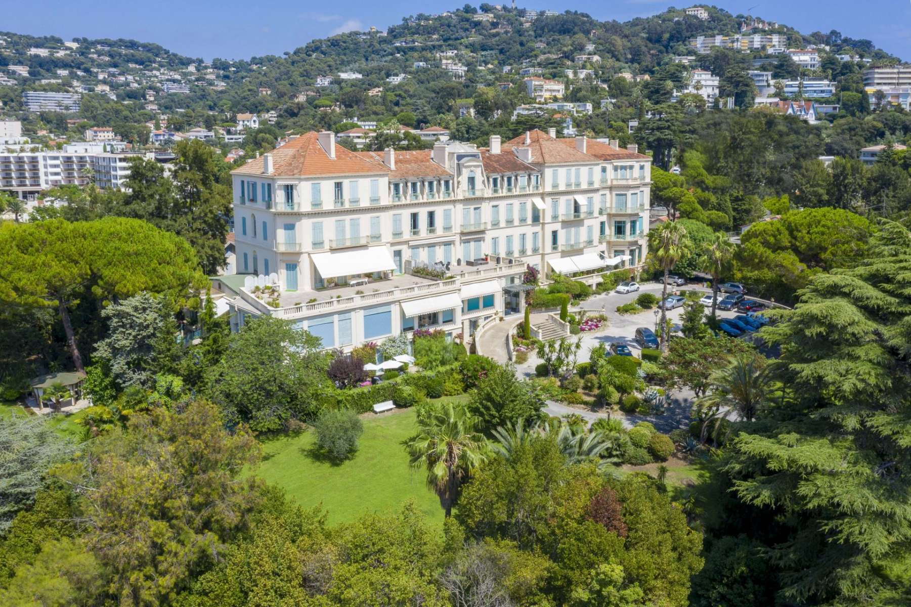Luxury sea view apartment in Cannes walking distance to Croisette beach
