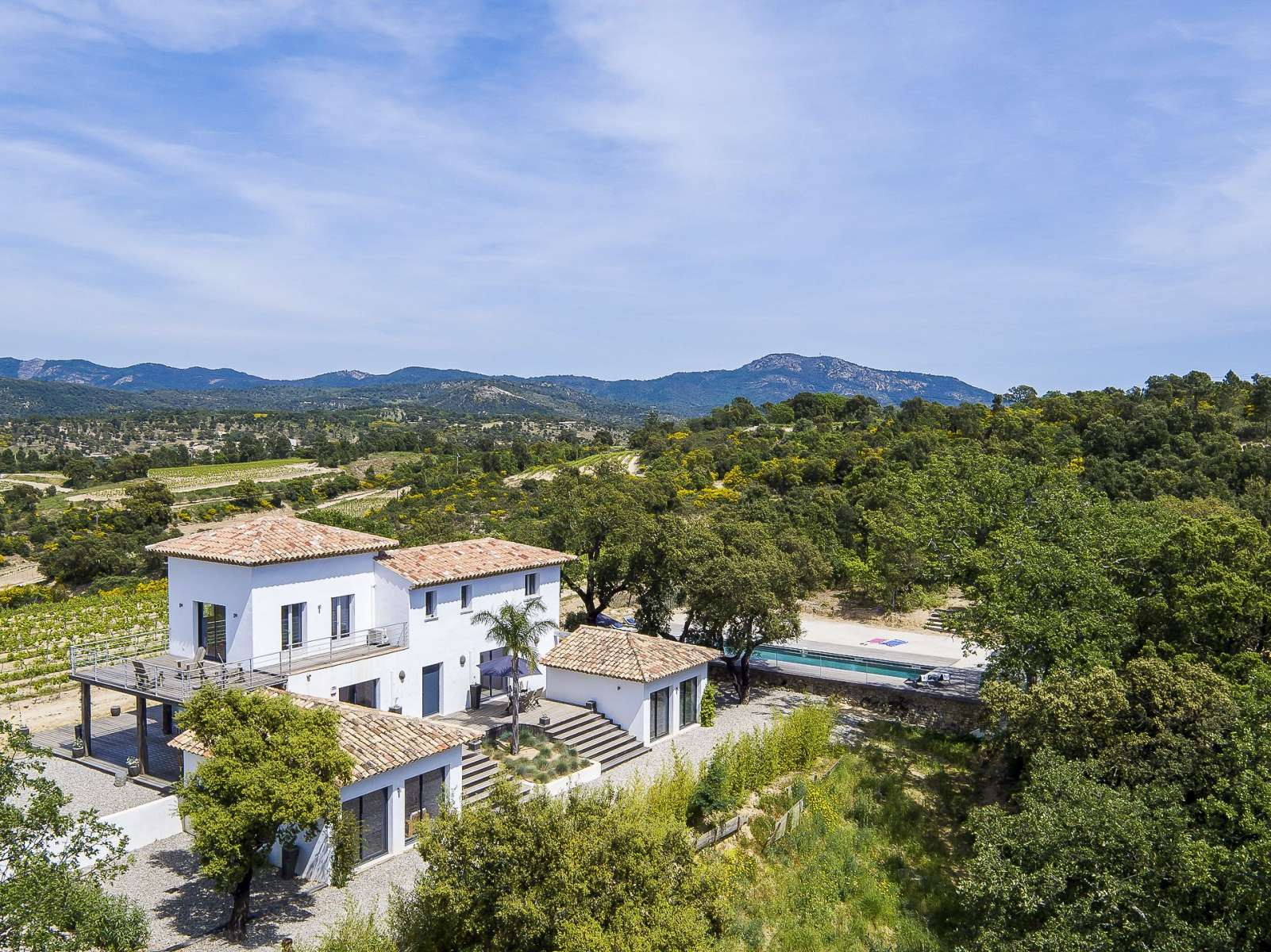 Villa by vineyards in an hour driving from Saint-Tropez offering beautiful views