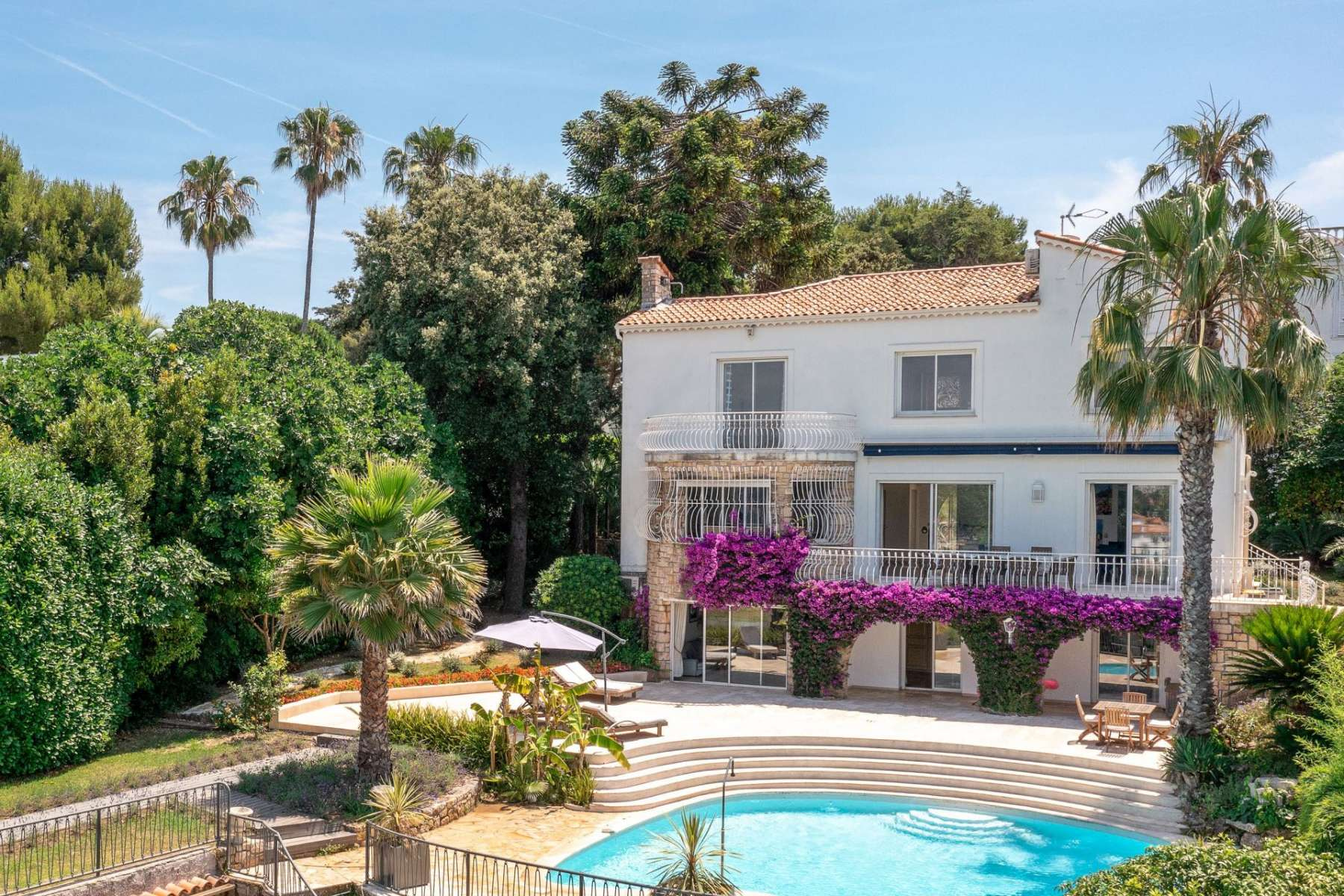 Rent luxury home with pool in Cap d'Antibes