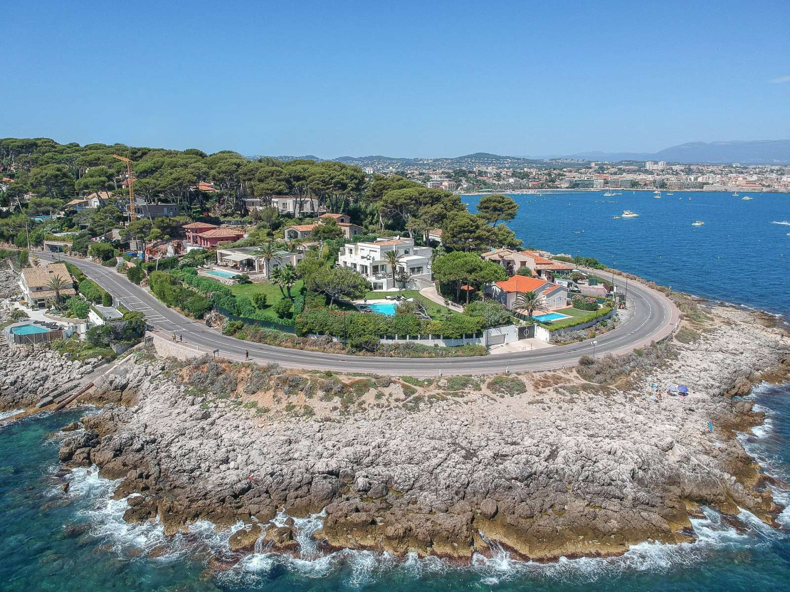 Cap d'Antibes Modern Villa with Sea Access and Expansive Garden