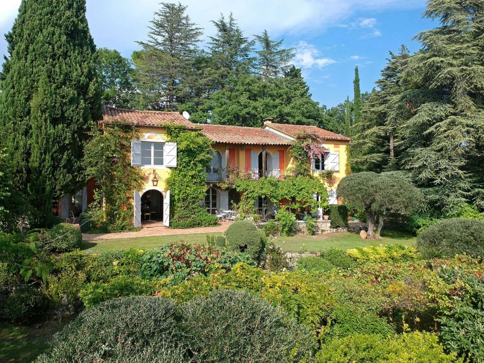 Estate of 1 hectare of land and great potential in Grasse