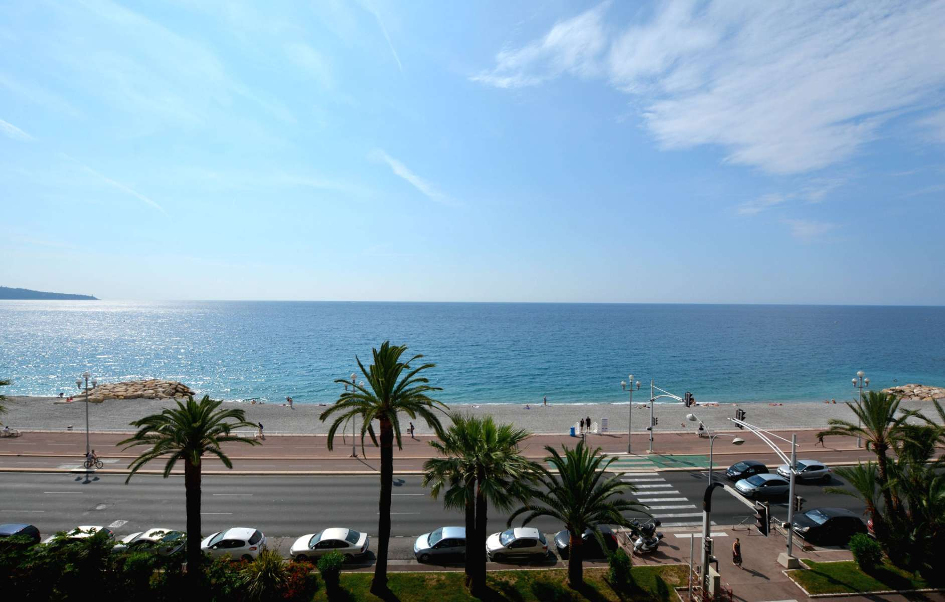 Rent sea view duplex apartment in Nice
