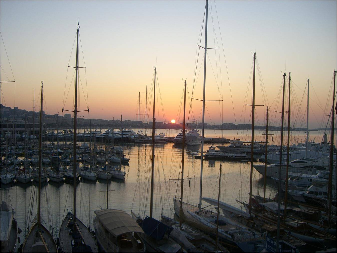 Rent sea view apartment near Palais des Festivals in Cannes