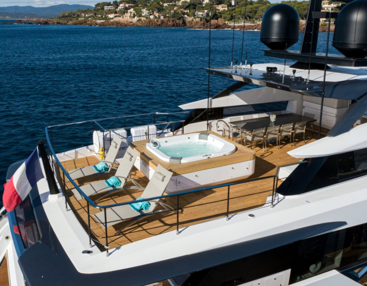 Аренда яхты Ferretti Custom Line 106