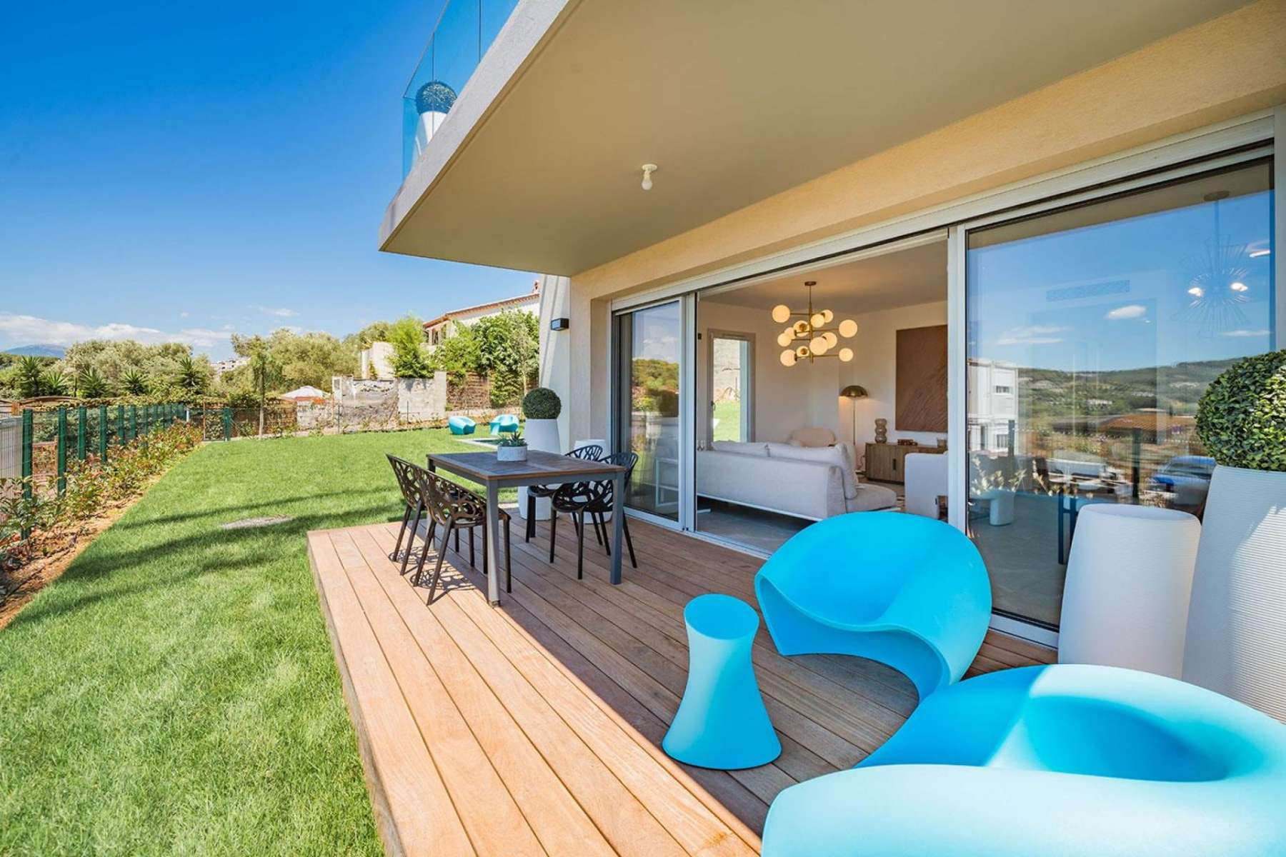 New Villa in Exclusive Estate in Antibes 7 minutes drive from Beach