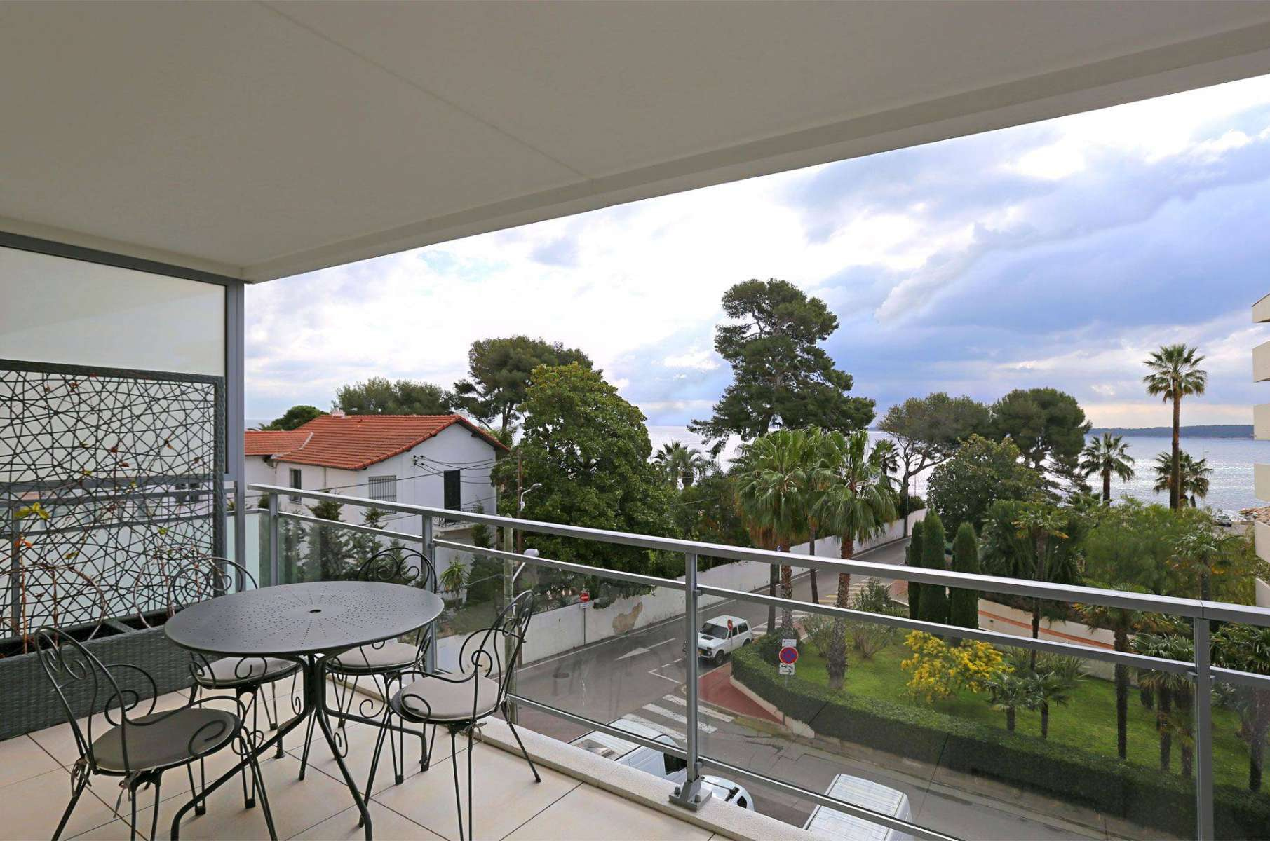 Rent apartment in Cannes near the sea