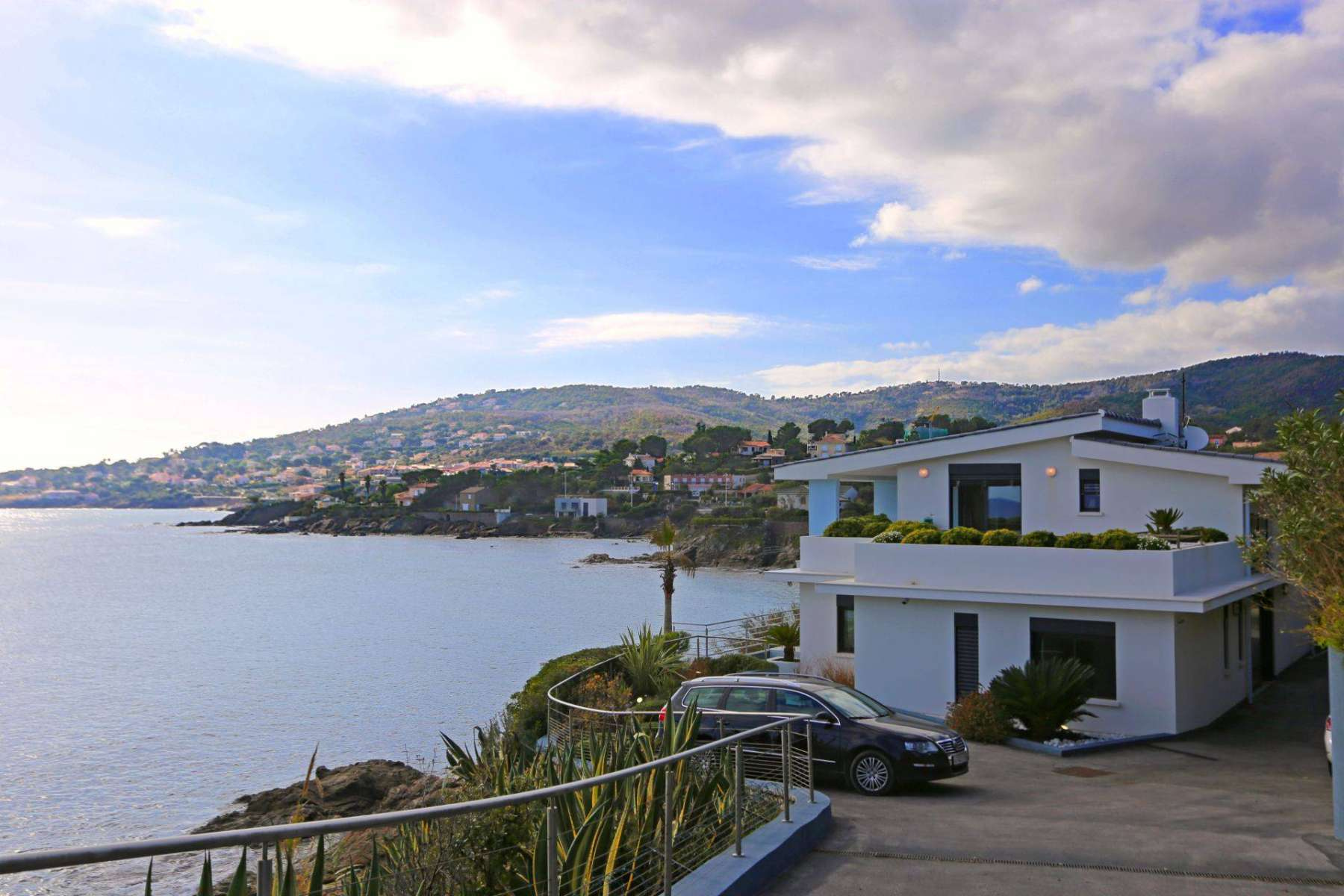 Villa with direct access to the sea in Saint-Aygulf