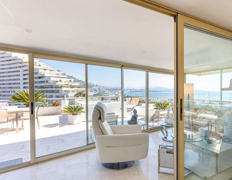 Апартаменты с панорамным видом на море в Marina Baie des Anges - ref 6004