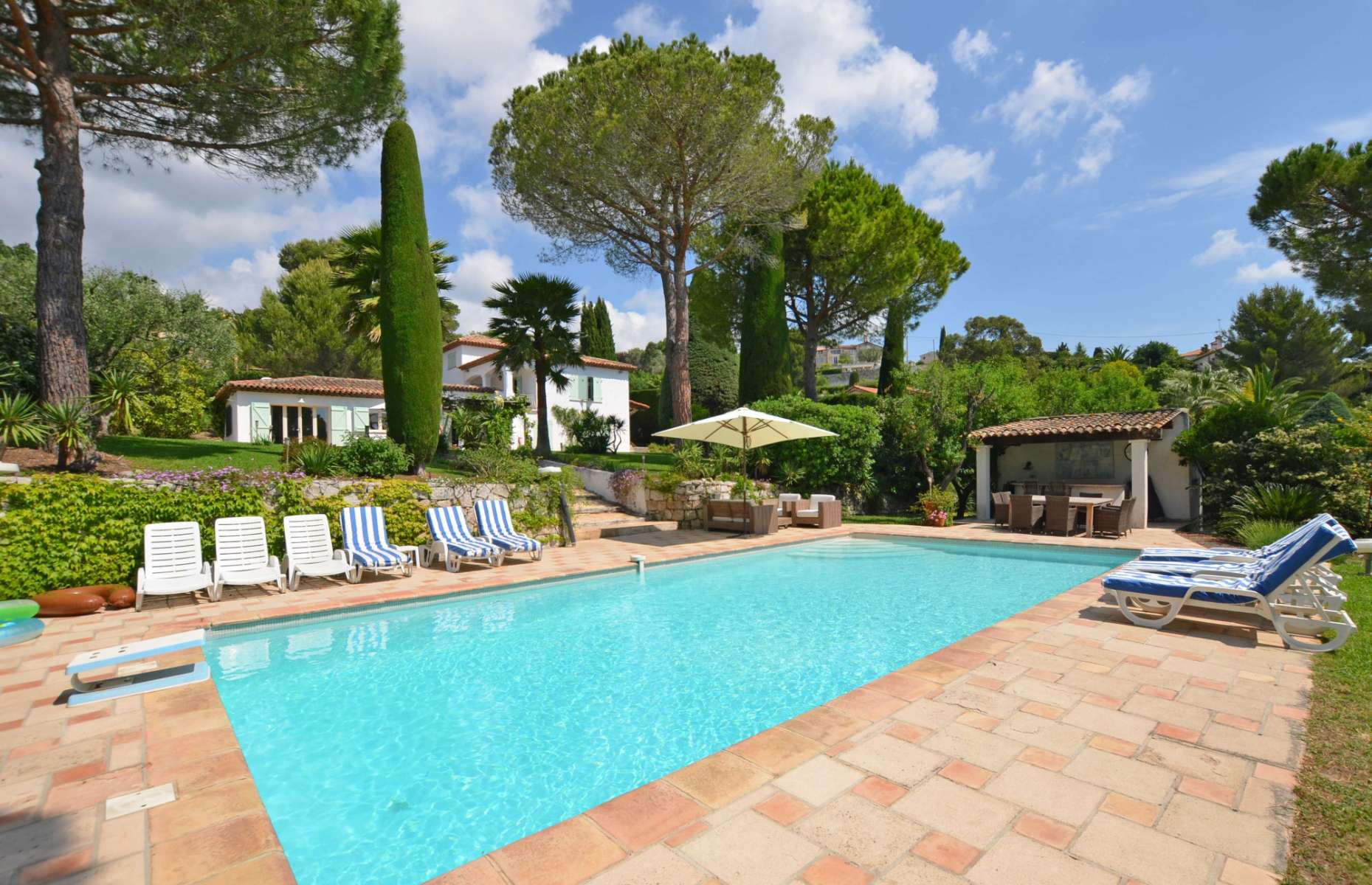 Villa for rent in Mougins with a big park