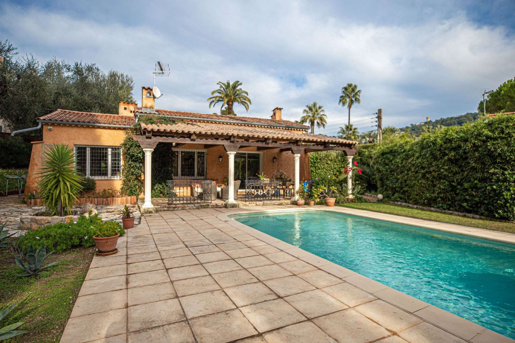 Provencal-style home in Cannes walking distance of Croisette Boulevard