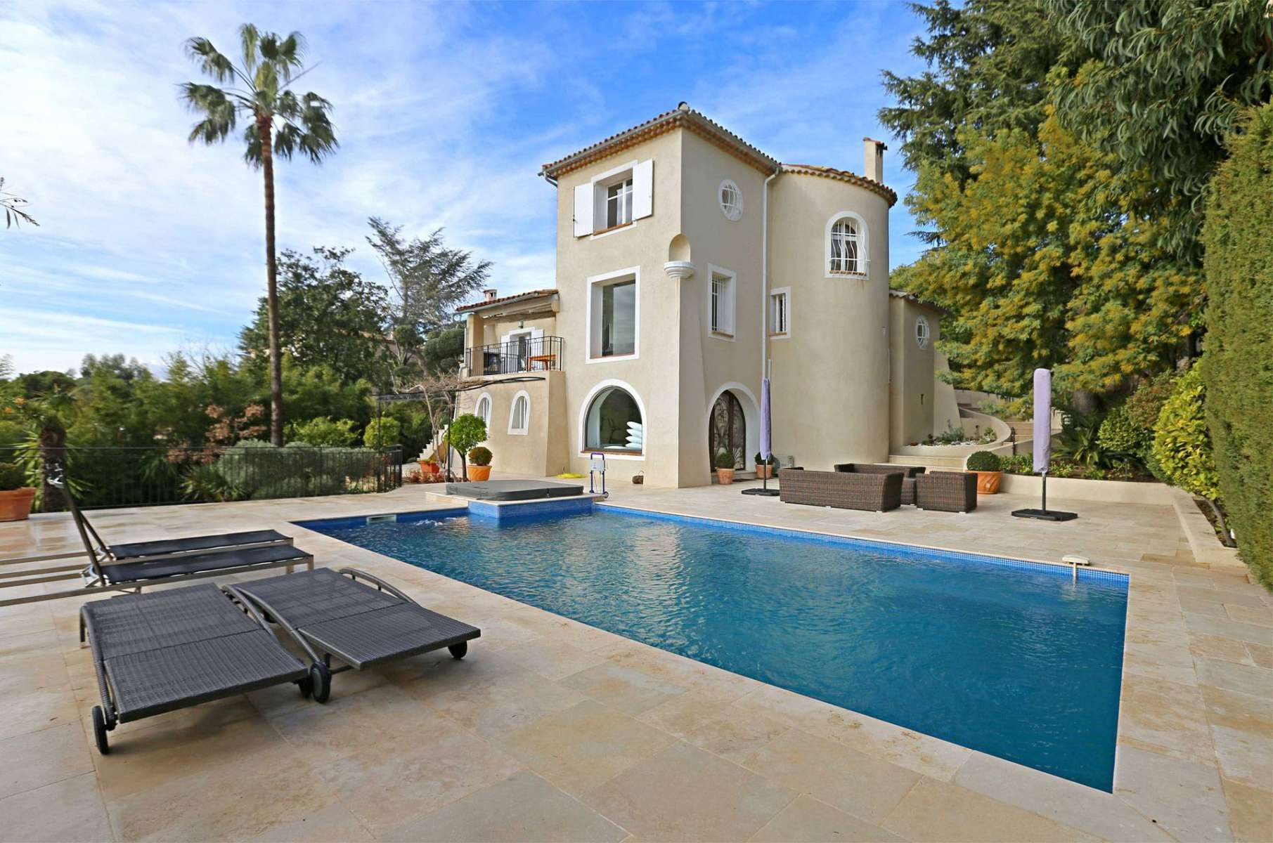 Rent villa close Cannes