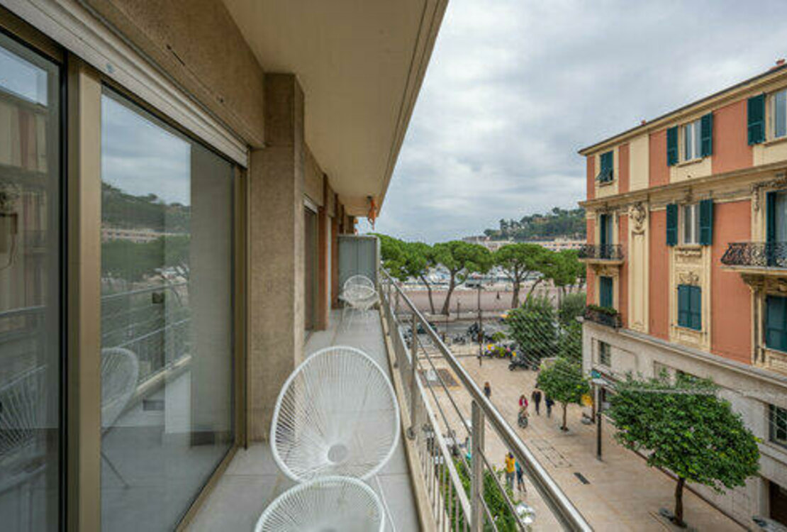 Mixed-use apartment in prime location near Port Hercule