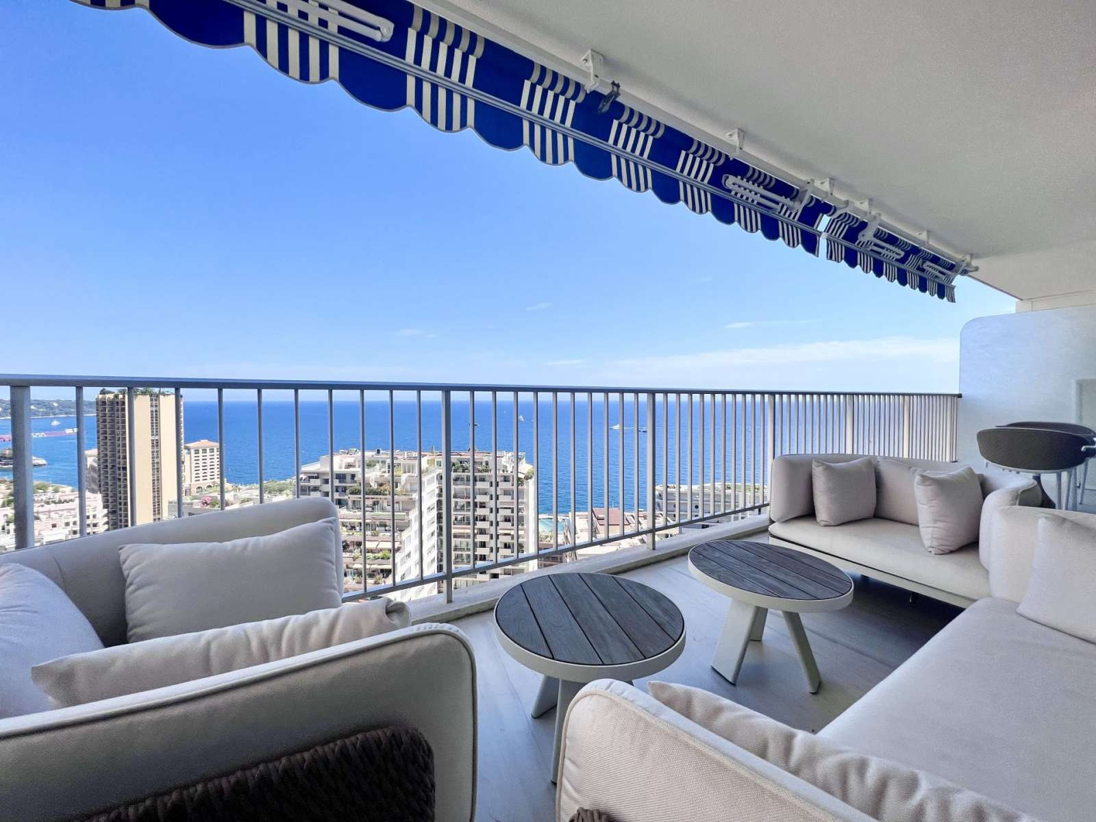 Квартира с видом на море в элитном районе Монако