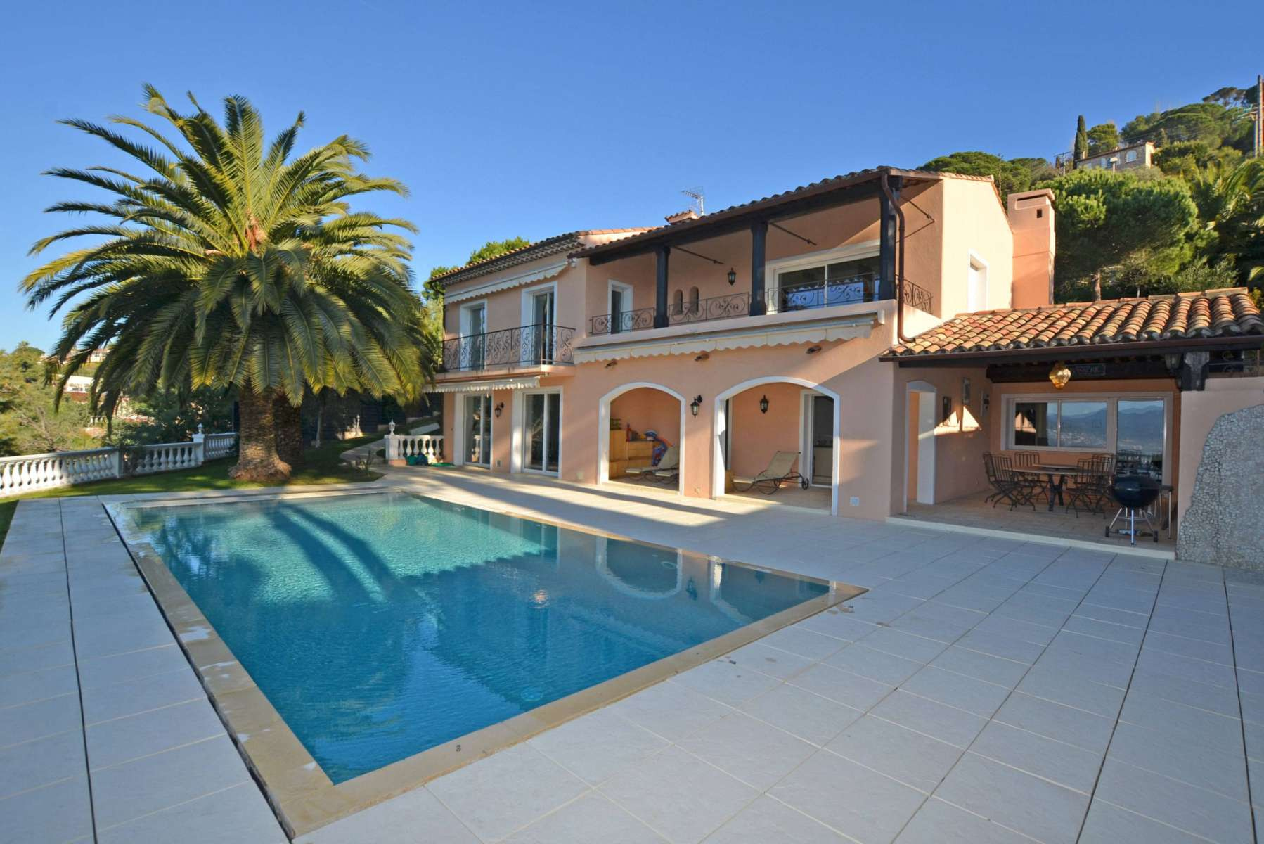 Comfortable villa to lease in Cannes