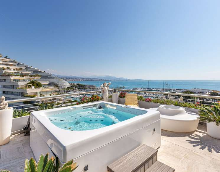 Апартаменты с панорамным видом на море в Marina Baie des Anges - ref 6004