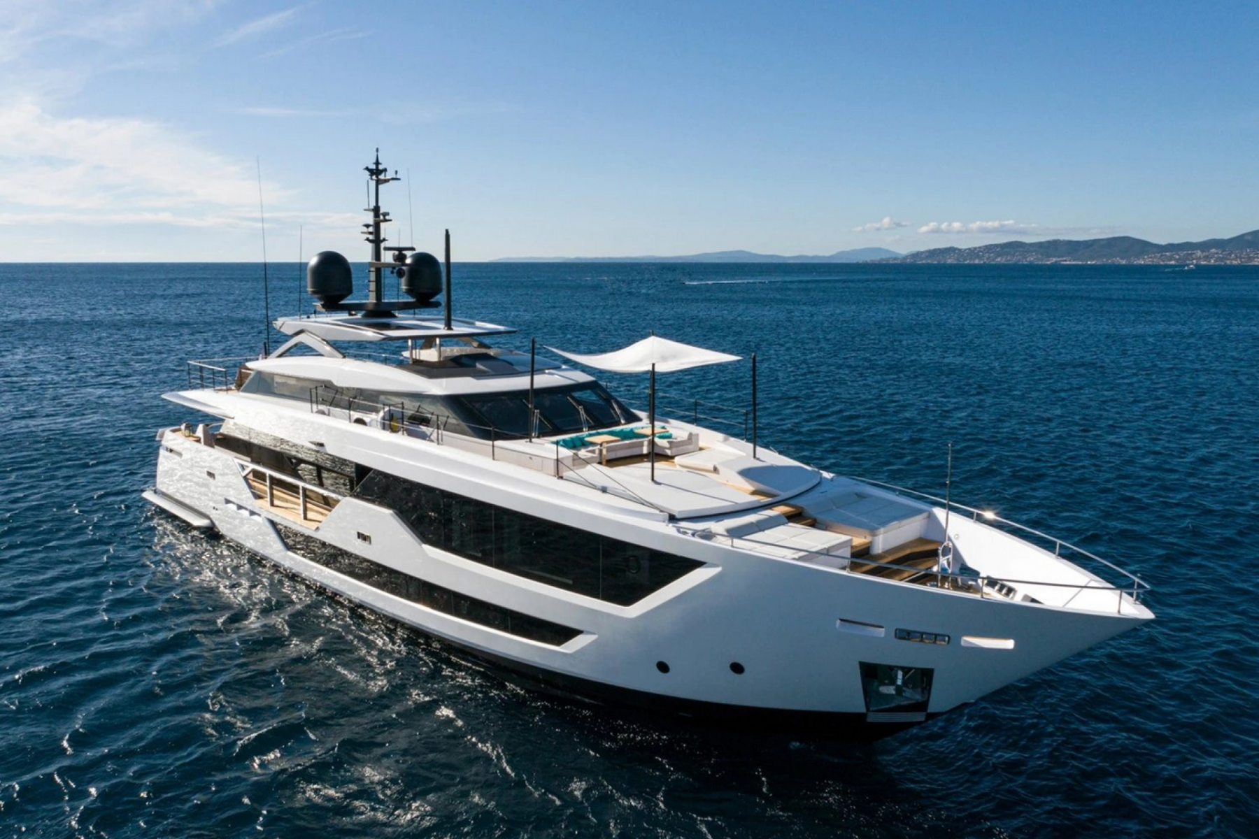 Аренда яхты Ferretti Custom Line 106, 32 метра