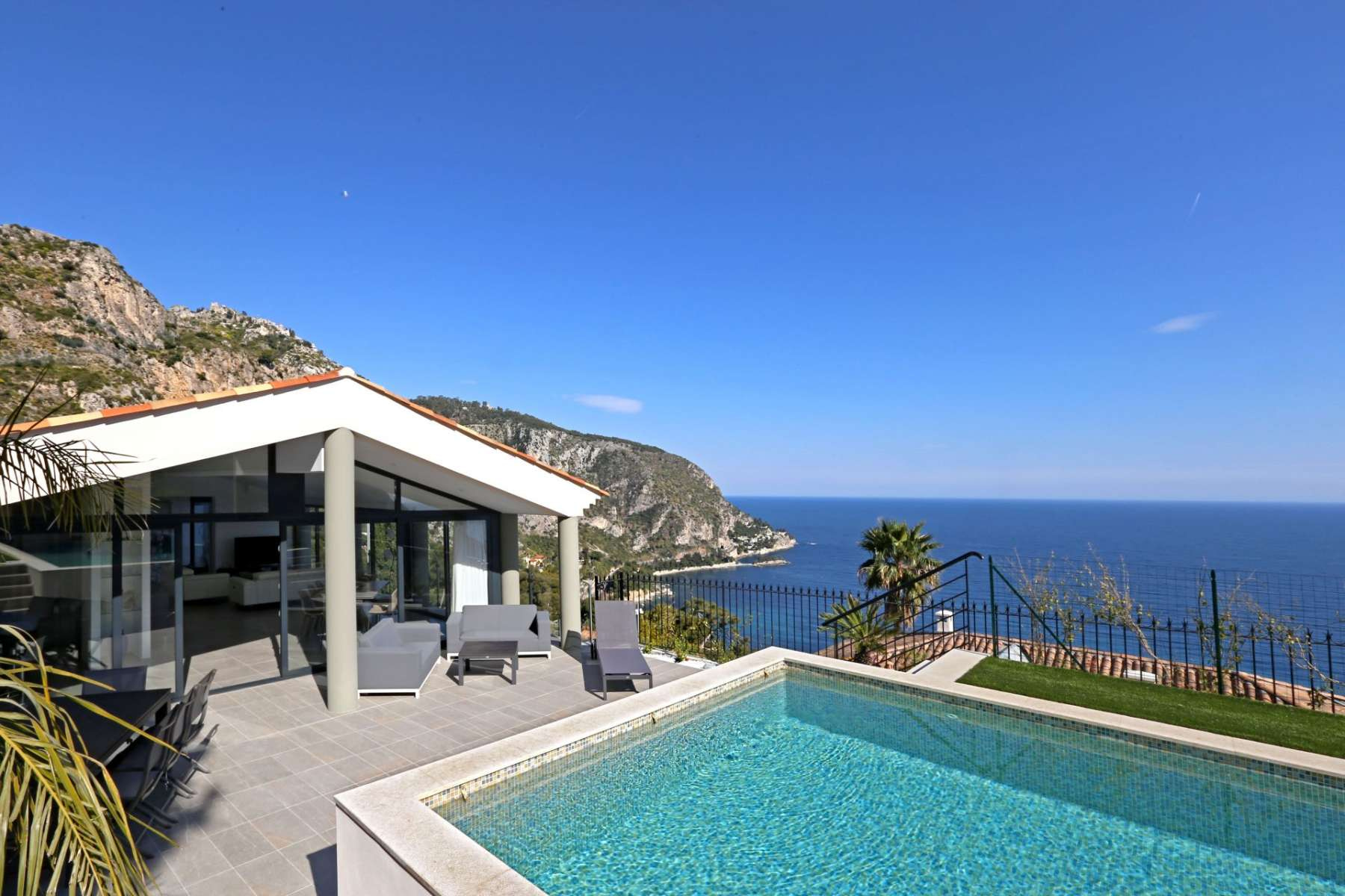 Rent modern house in Eze with panoramique sea view
