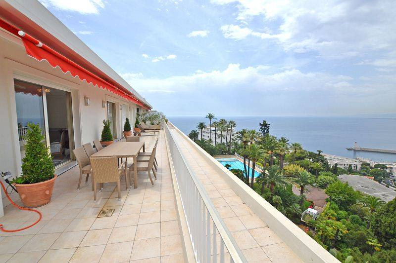 Rent sea view roof top apartment in Nice