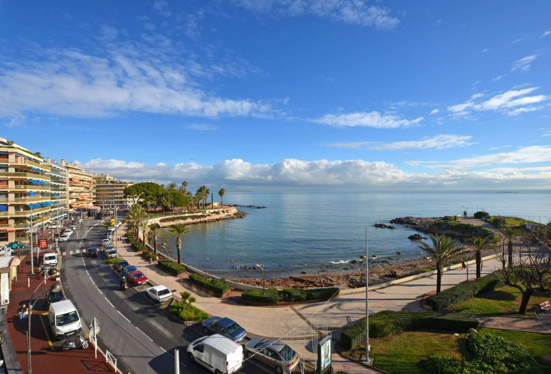 Rent luxury sea view apartment in Cap d'Antibes