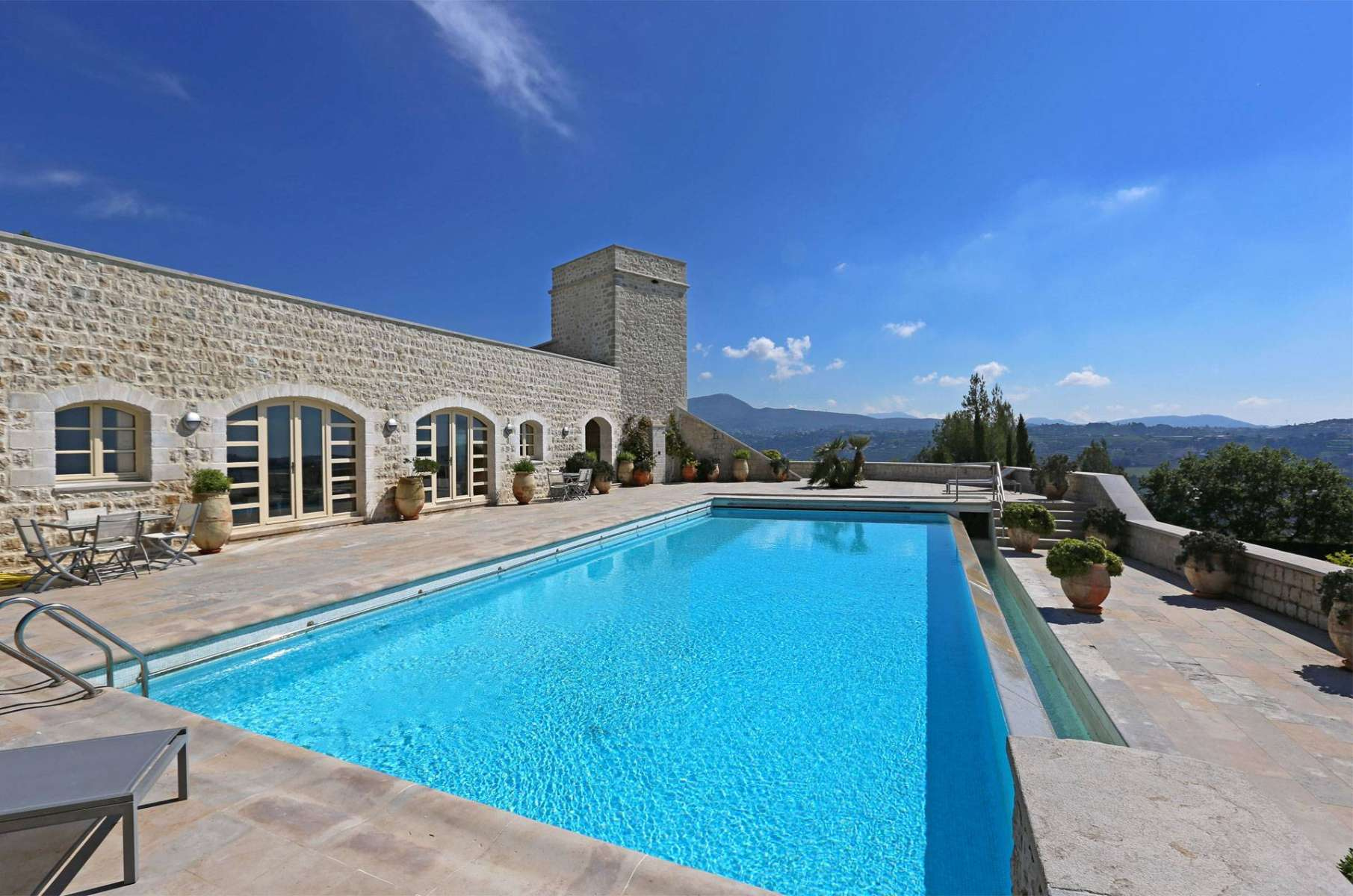 Castle XII century for rent in heights of Nice