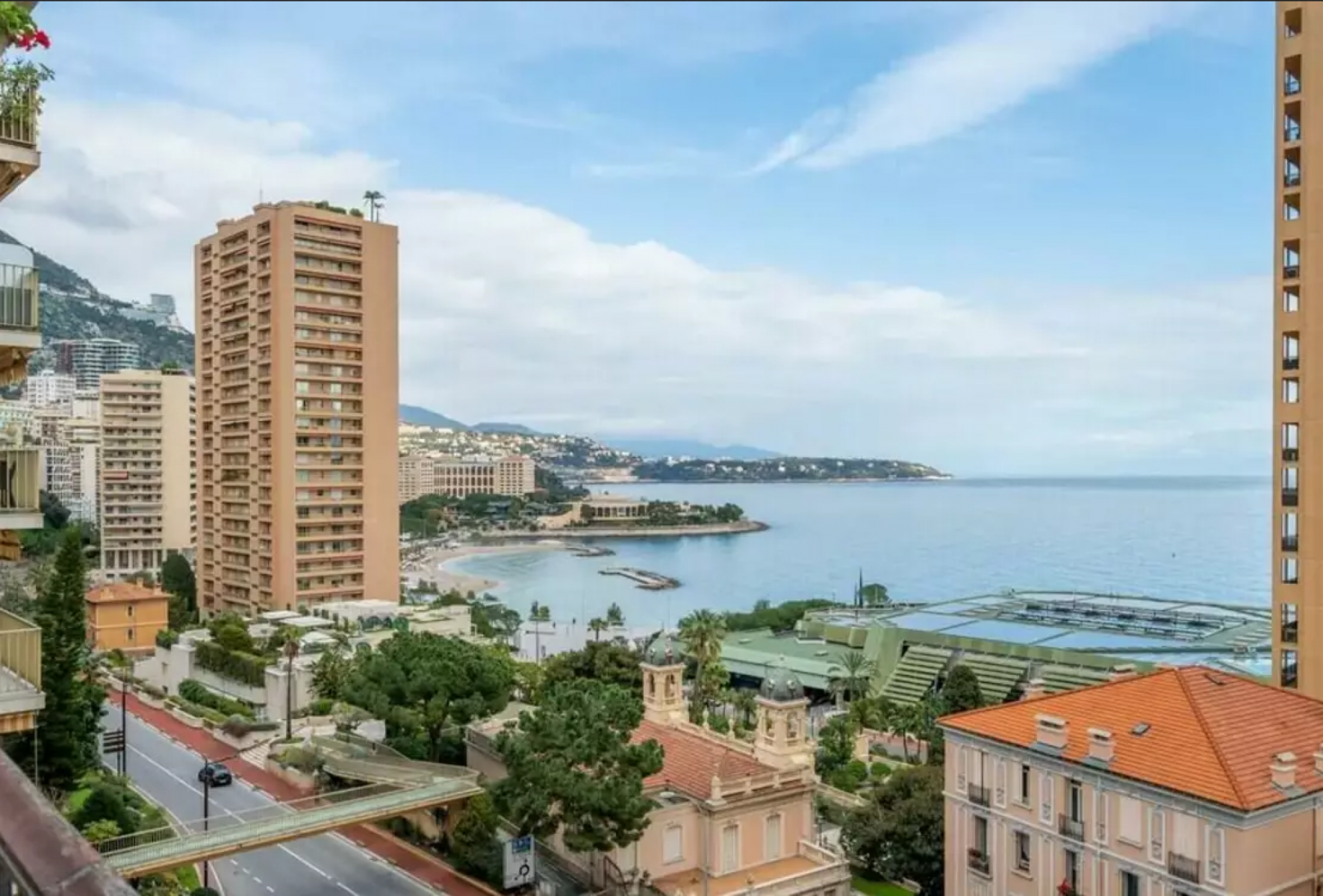 Renovated 2-room apartment in Monaco Golden Square district