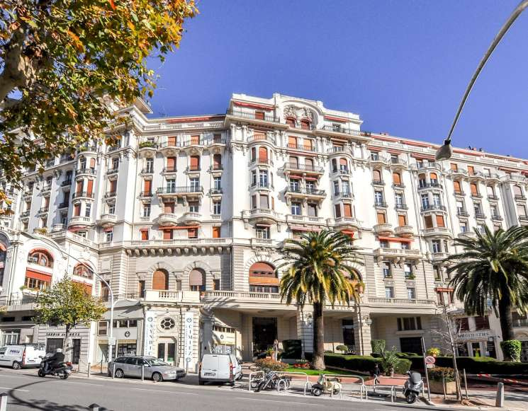 Flat on the top floor of bourgeois palace in Nice - ref 6014