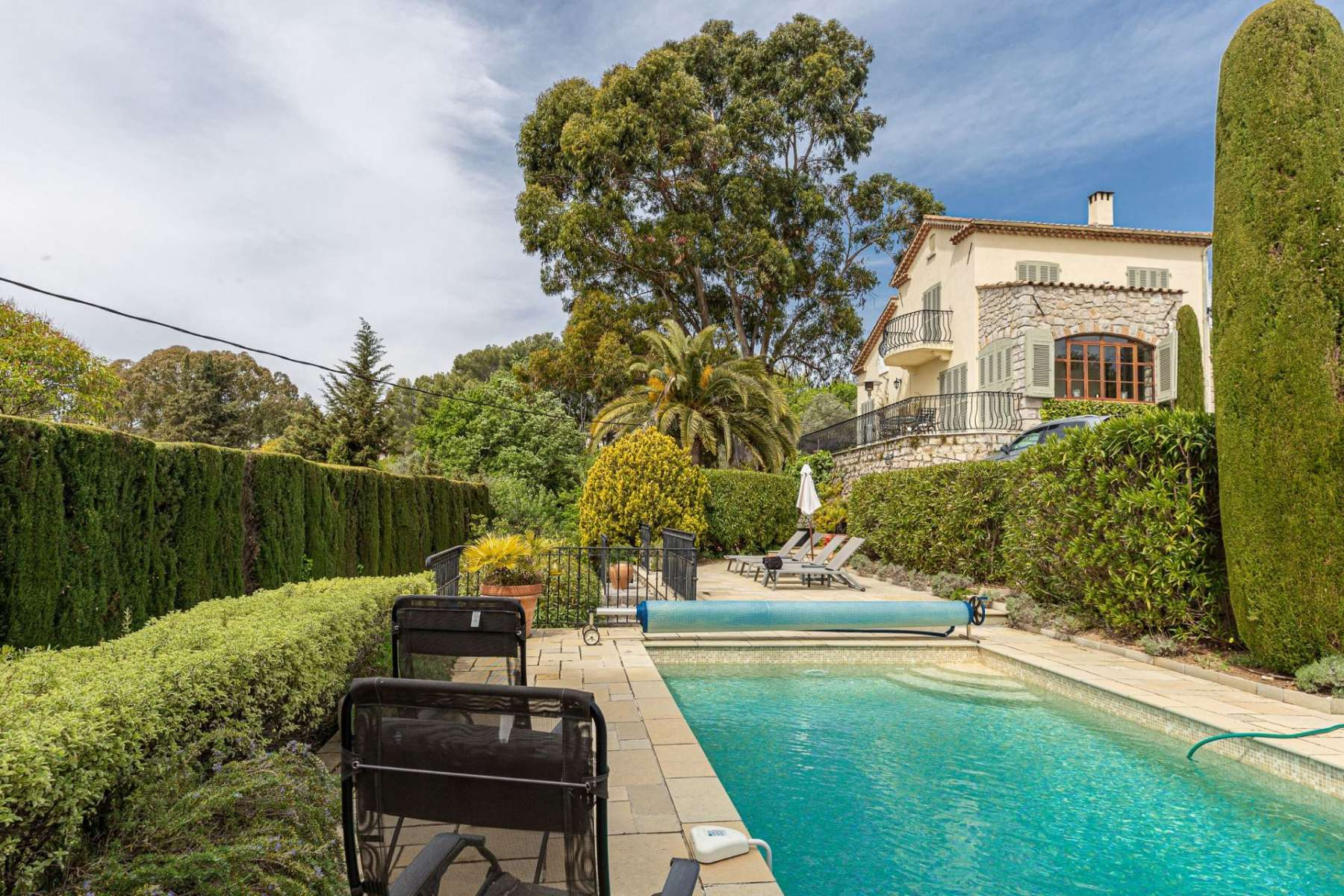 Villa in Mougins with views of the old town