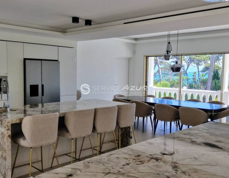 Современная вилла с видом на море в самом центре Кап д'Антиб - ref 3478