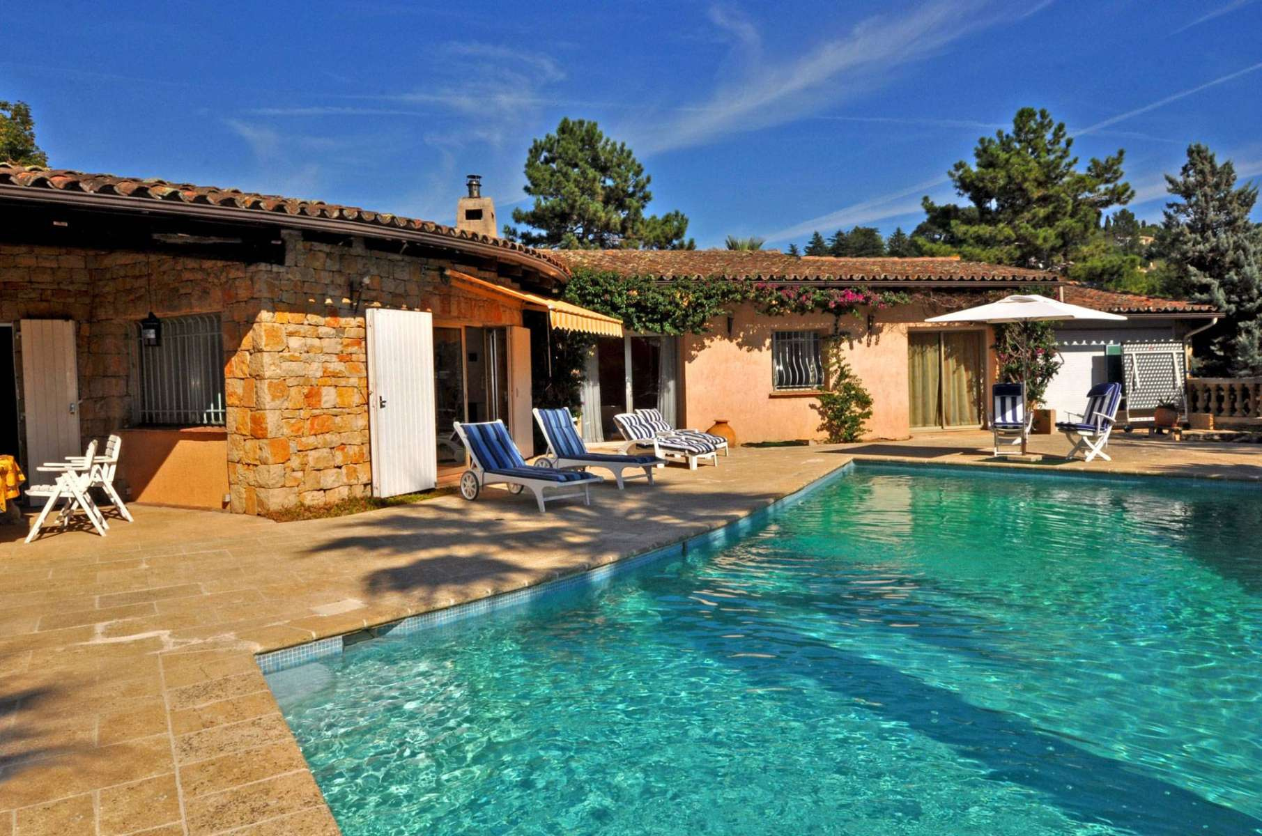 Villa for rent in Mougins