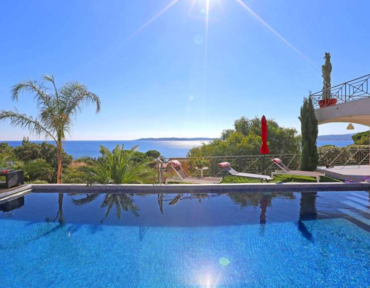 Rent modern house in Saint-Maxime with beautiful sea view - ref 2322