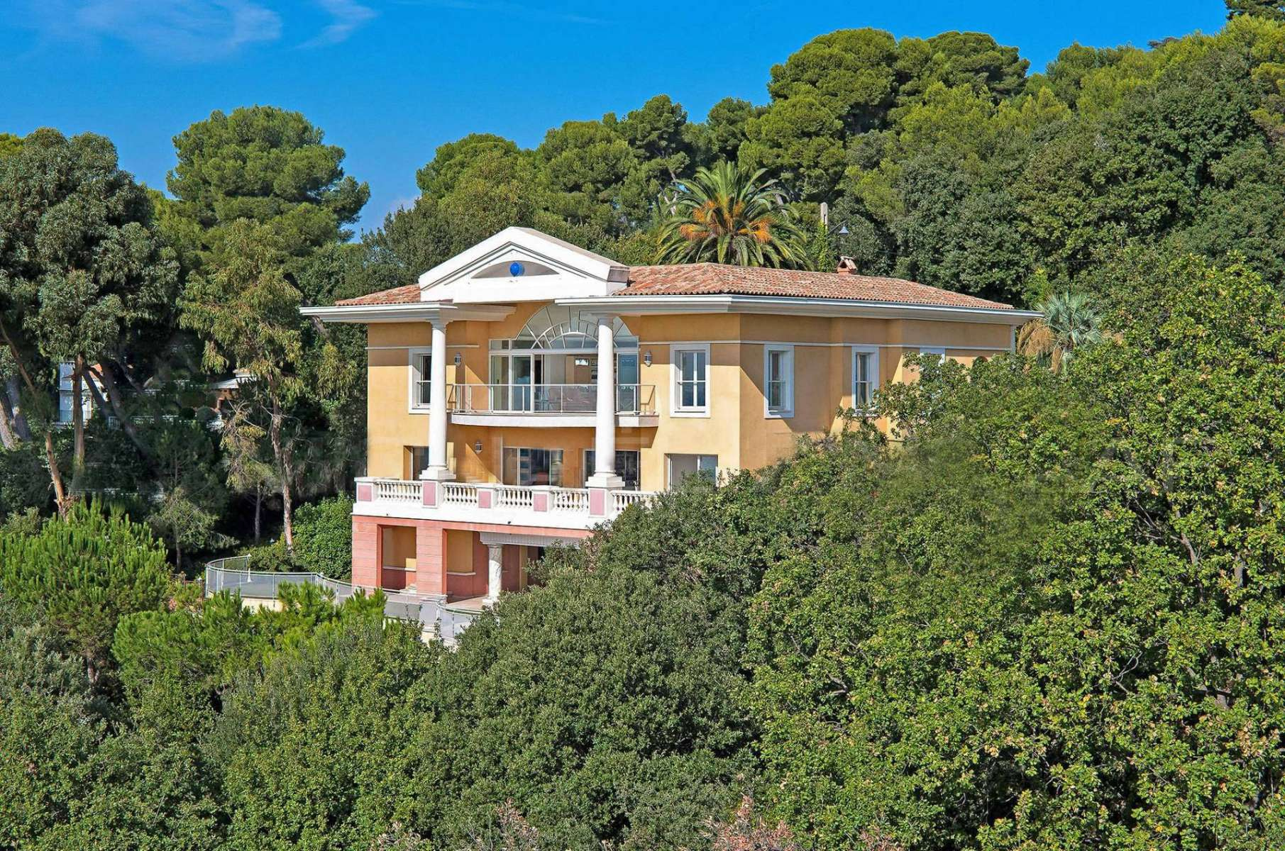 Sale villa in Cannes with panoramic sea view