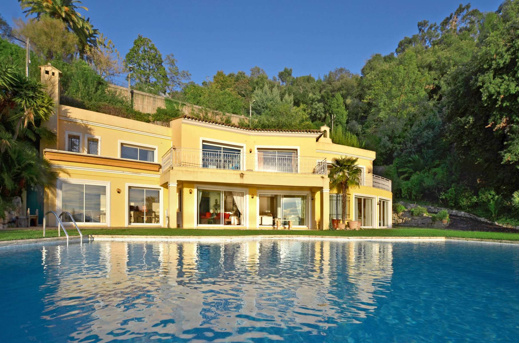 Rent sea view villa in Californie area in Cannes
