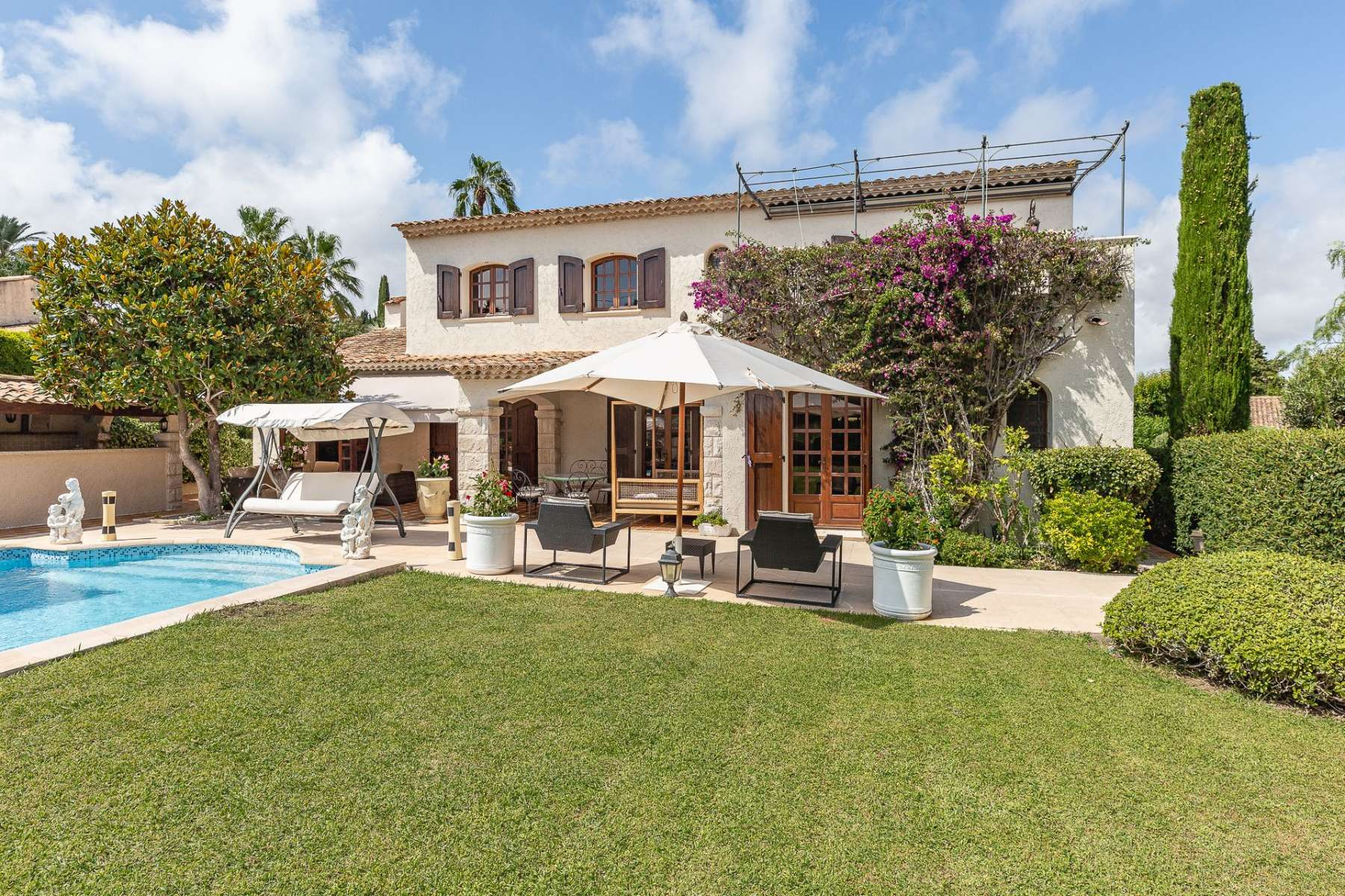 Вилла в Антиб вблизи пляжей Жуан-ле-Пен, 1 км до моря