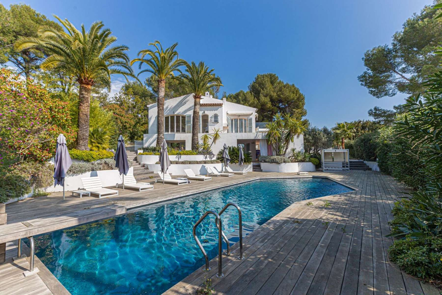 Modern villa in Vallauris with pool and guest house
