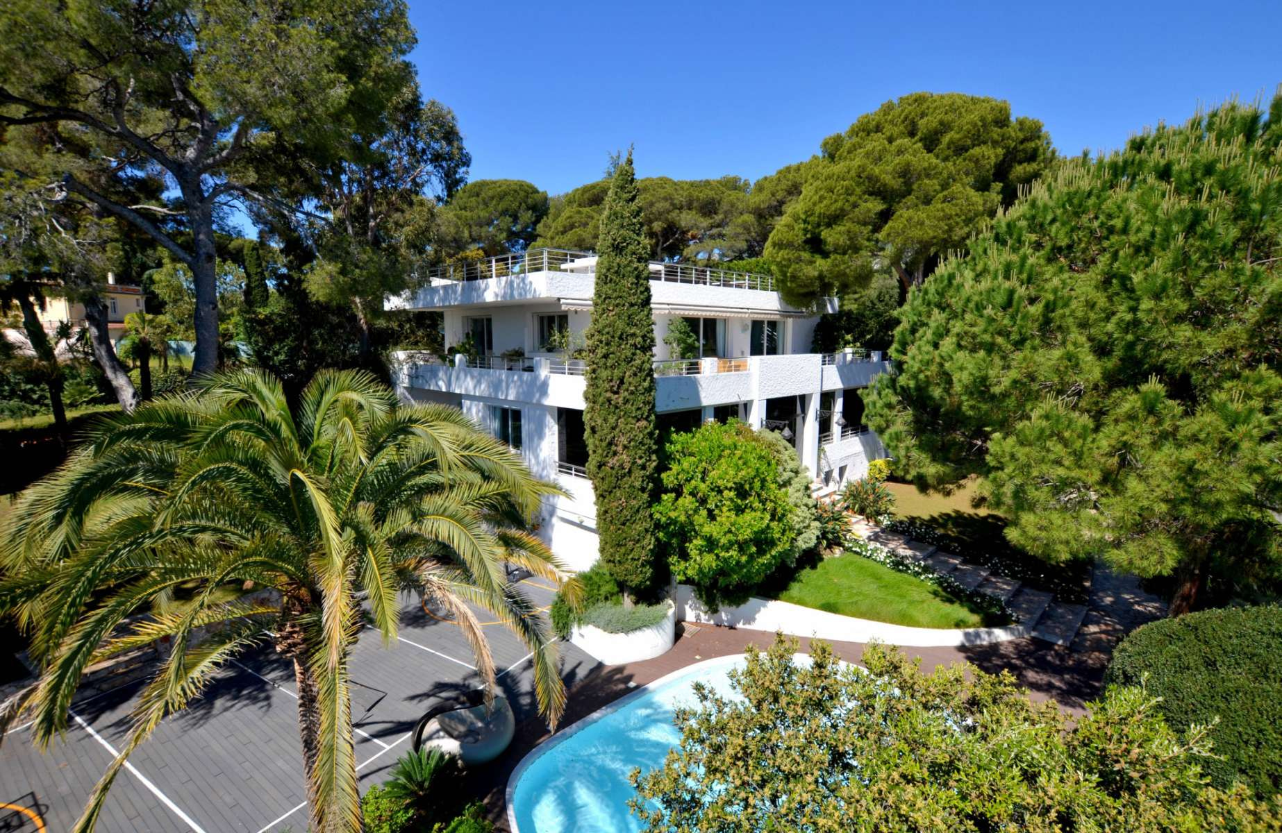 Location d'une villa de luxe vue mer à Roquebrune-Cap-Martin